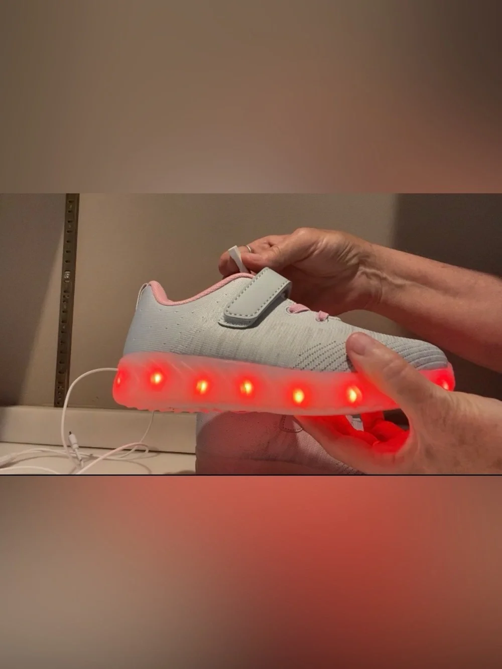 *New* Girls’ Light-up Sneakers, EU 33 (US 1.5-2 Youth)